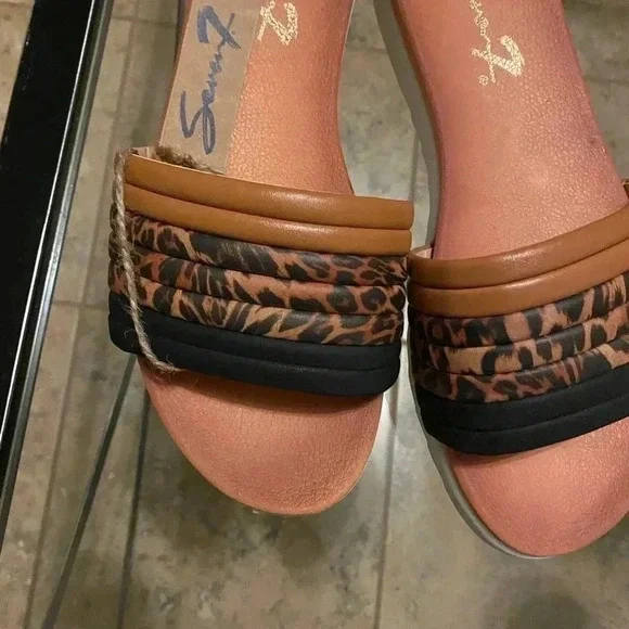 Seven7 Pearly Comfort Leopard Print Slides - Picture 2 of 6